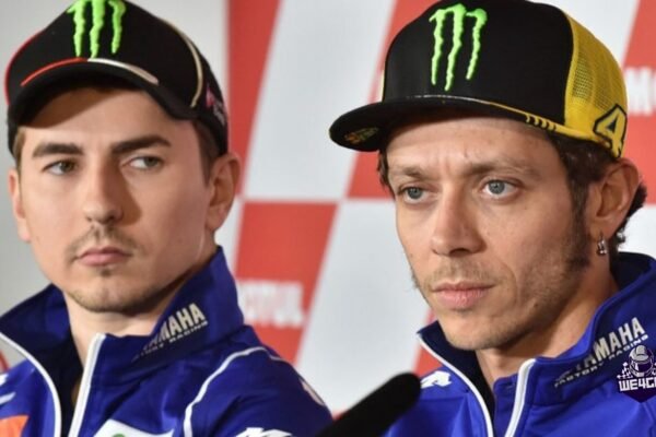 jorge-lorenzo-valentino-rossi-yamaha-motogp